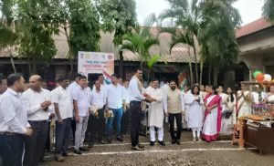 पंचायत समिती, जव्हार येथे स्वातंत्र्य दिनानिमित्त जव्हार येथे कार्यरत असलेले दोन माजी सैनिक यांचा आमदार श्री. हरीश्चंद्र भोये यांच्या ह्स्ते विशेष सन्मान करण्यात आला.